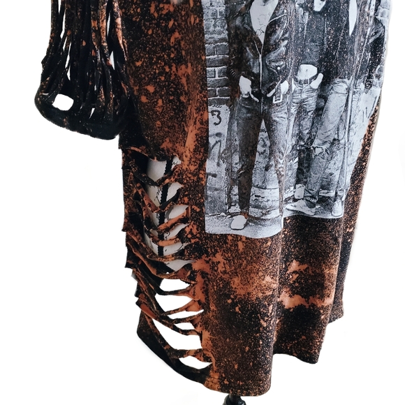 *SOLD* Ramones custom shredded distressed t-shirt - Picture 4 of 4